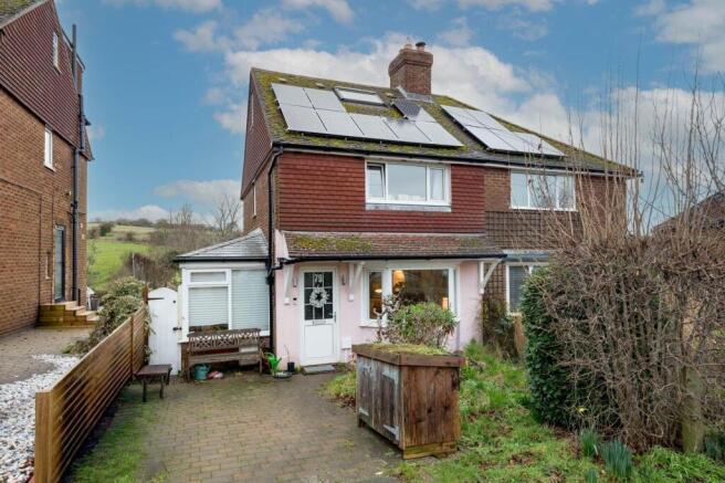 3 bed property, in Highdown Road, £600,000