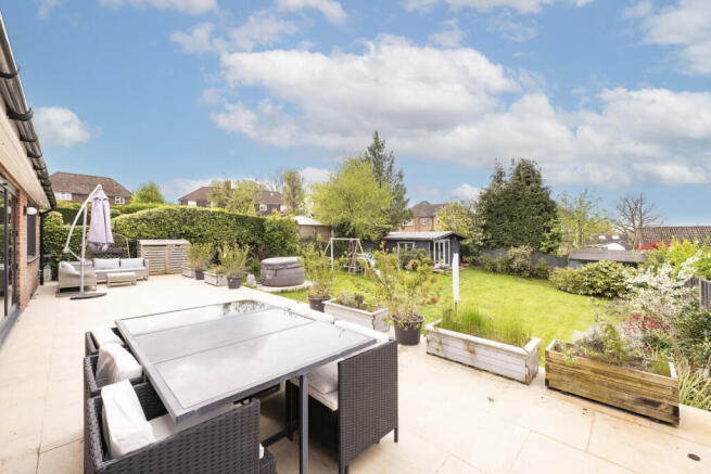 4 bed property, in Chestnut Avenue, £900,000