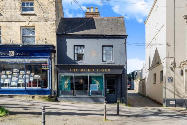 3 bed property, in Market Square, £675,000