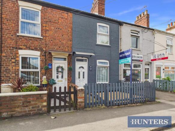 2 bed property, in Holme Church Lane, £120,000
