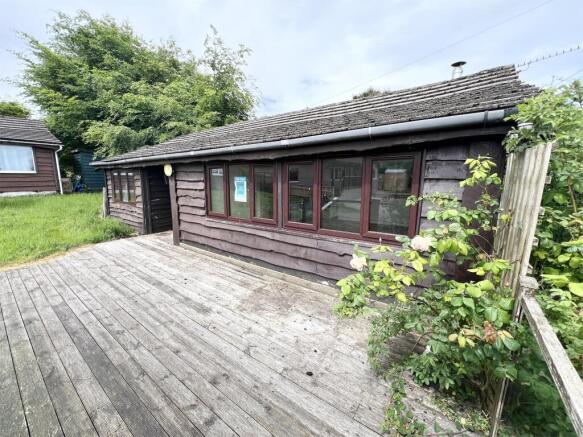 2 bed property, in 11 Silverhill Chalets, £85,000