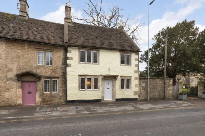 3 bed property, in Pickwick, £325,000