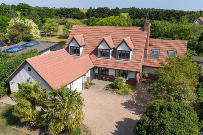 4 bed property, in Sandy Lane, £895,000