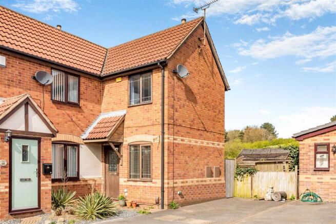 2 bed property, in Kingswood Drive, £136,950