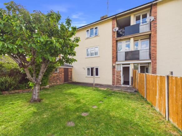 2 bed property, in St. Andrews Green, £160,000