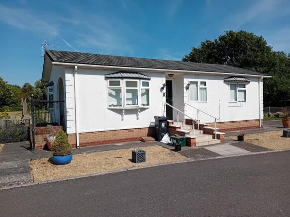 2 bed property, in Salthouse Farm Park, £219,000