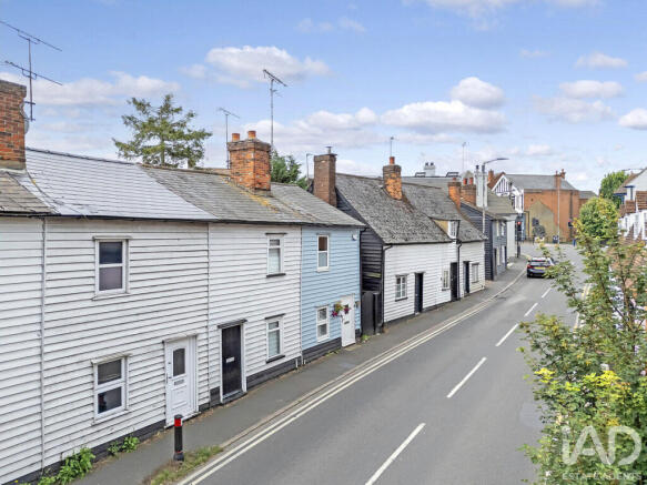 2 bed property, in Norsey Road, £275,000