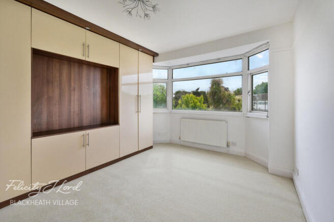 4 bed property, in Broad Walk, £725,000