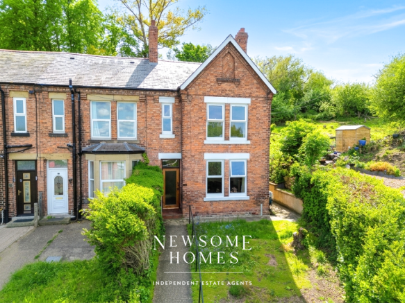 3 bed property, in Boot End, £190,000