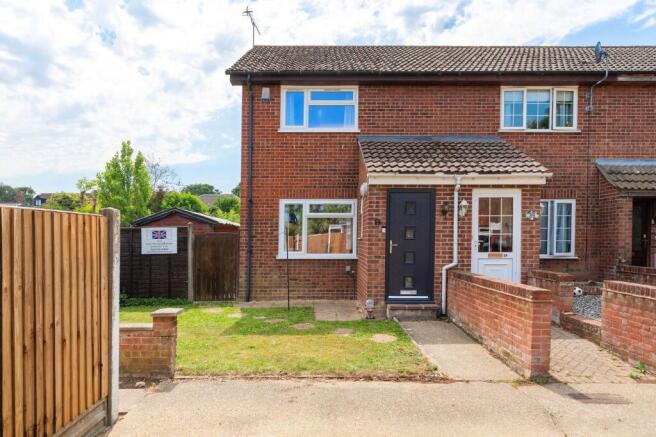 2 bed property, in Hadfield Road, £205,000