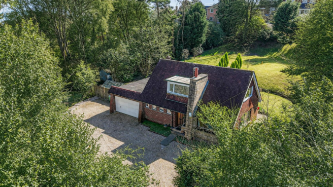 4 bed property, in Battery Hill, £700,000