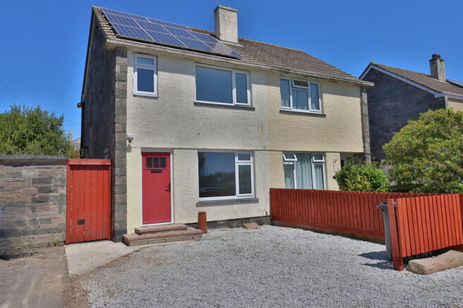 3 bed property, in Grenfell Avenue, £230,000
