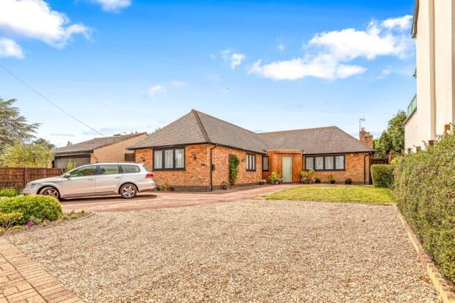 3 bed property, in Manor Road Extension, £679,000