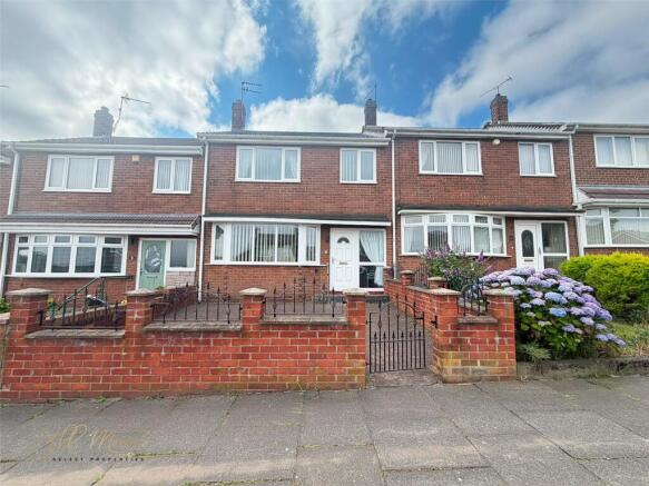 3 bed property, in Devon Walk, £110,000