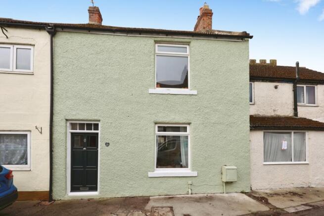 2 bed property, in Church View, £100,000