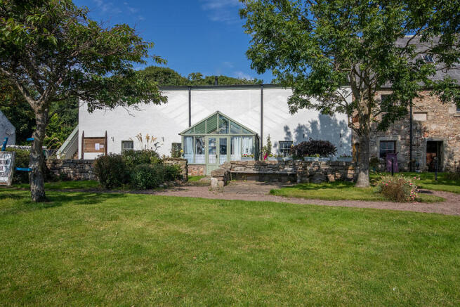 2 bed property, in Shore Street, £200,000