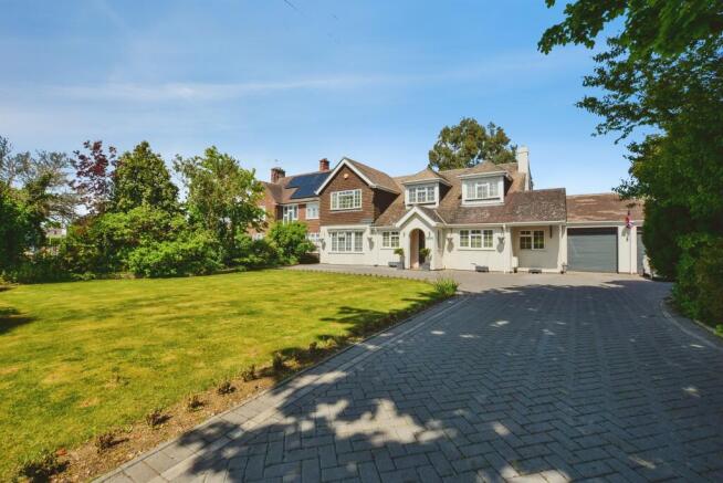 4 bed property, in Tower Road, £480,000