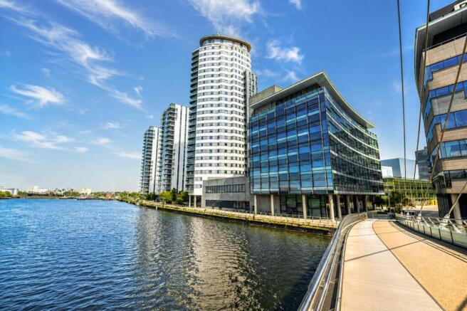 2 bed property, in Blue, £180,000
