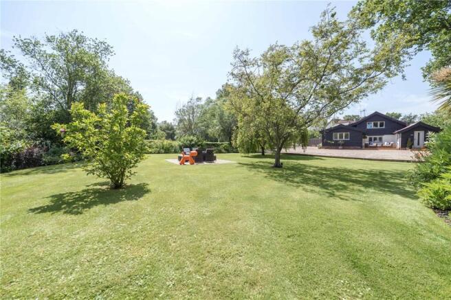 2 bed property, in Claxton Corner, £675,000