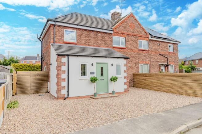 3 bed property, in Hillside Estate, £210,000
