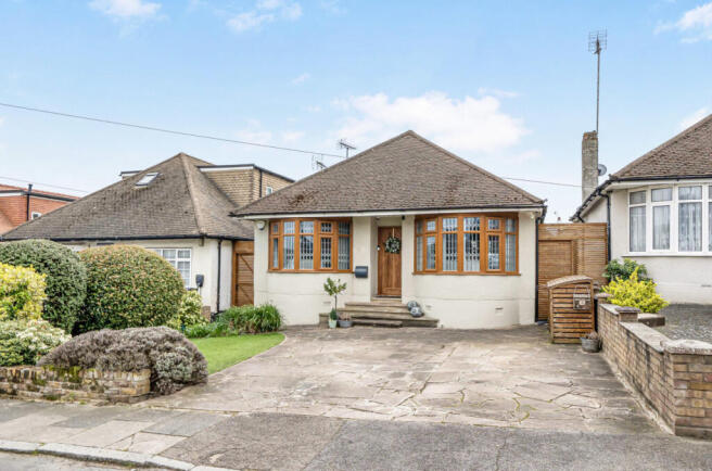 3 bed property, in Beech Avenue, £700,000