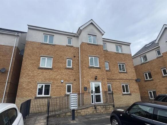 2 bed property, in Lemans Drive, £85,000