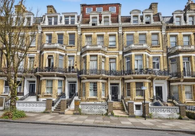 2 bed property, in Flat 9, £170,000