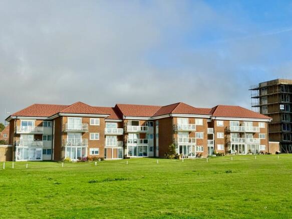 2 bed property, in Sutton Place, £249,950