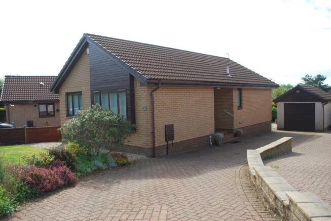 2 bed property, in Dunrobin Crescent, £225,000