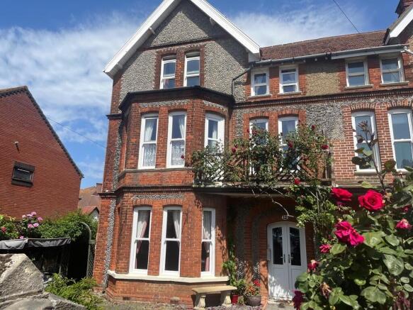 6 bed property, in The Boulevard, £750,000