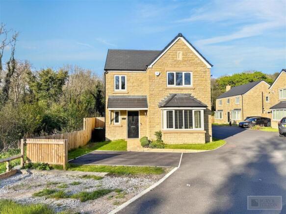 4 bed property, in Hadfield Drive, £475,000