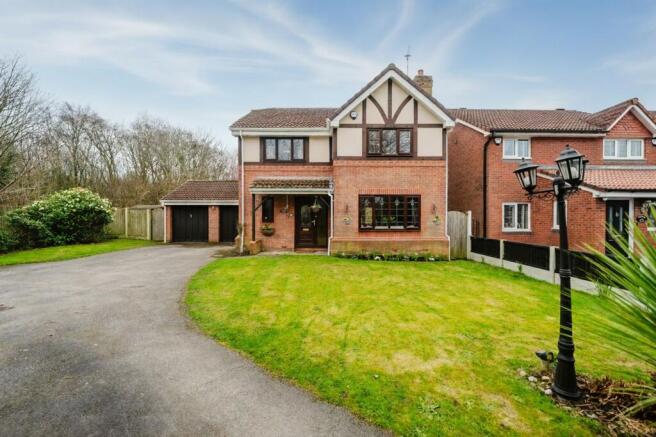 4 bed property, in Moorbridge Close, £375,000