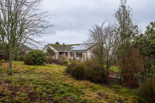 5 bed property, in Wester Essendy, £450,000