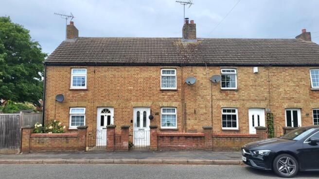 2 bed property, in Peterborough Road, £200,000