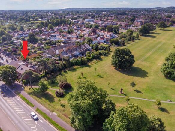 3 bed property, in Maidenhead Road, £735,000