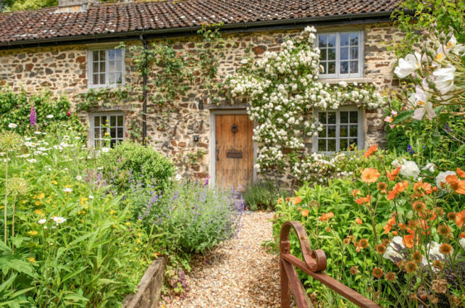 6 bed property, in Brushford, £900,000