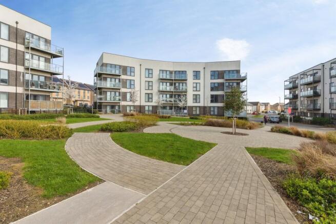 1 bed property, in Oxleigh Way, £225,000