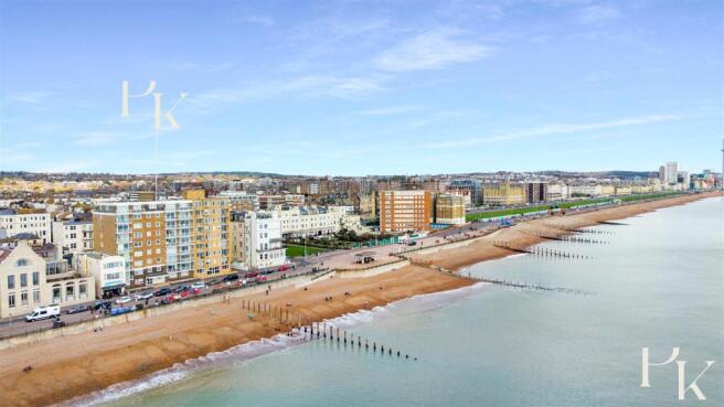 2 bed property, in Kings Esplanade, £575,000