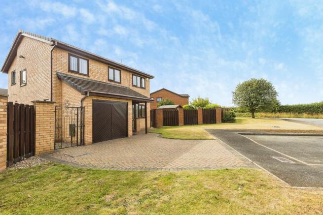 4 bed property, in Green Meadows, £310,000