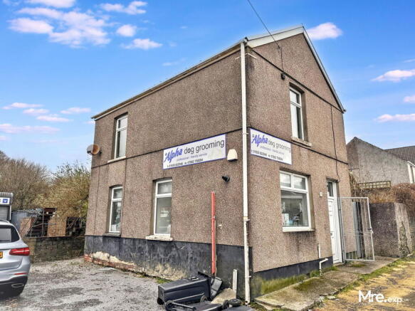 2 bed property, in Station Road, £75,000