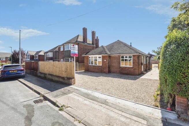 3 bed property, in Chequerfield Avenue, £300,000