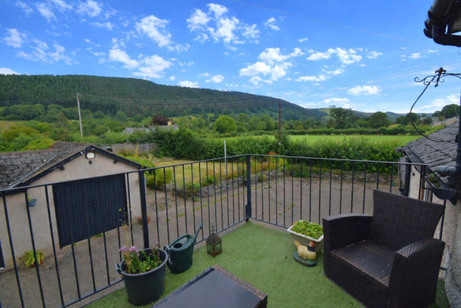 4 bed property, in Llandrillo, £365,000