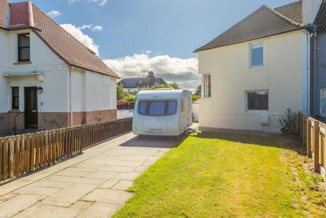 3 bed property, in Hawthorn Road, £220,000