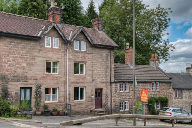 3 bed property, in The Hill, £220,000