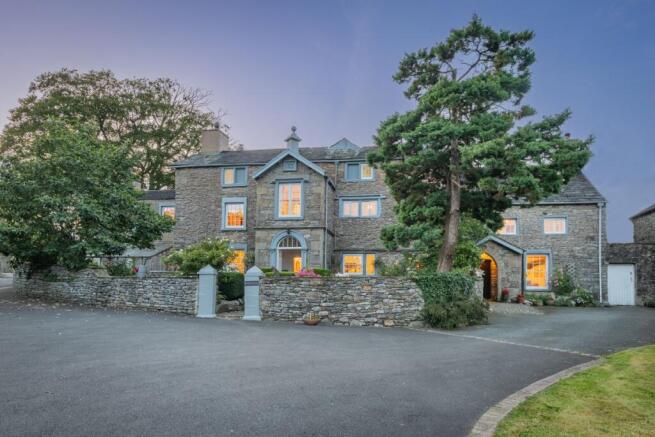 6 bed property, in Foulstone, £2,000,000