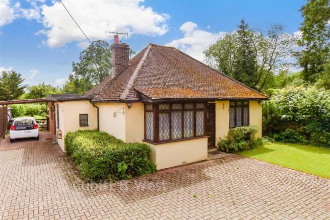2 bed property, in Peeks Brook Lane, £475,000