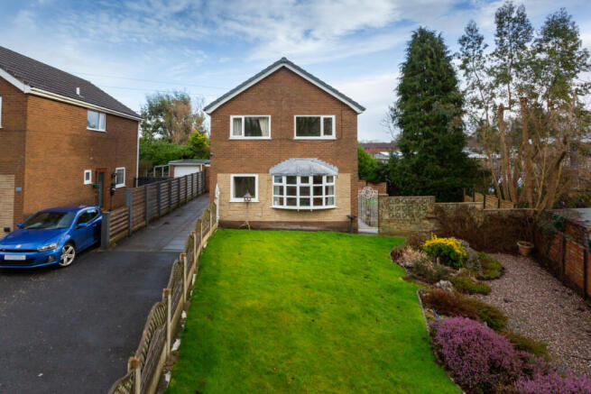 4 bed property, in Black Bull Lane, £300,000