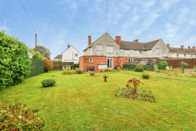 3 bed property, in Duke Street, £200,000