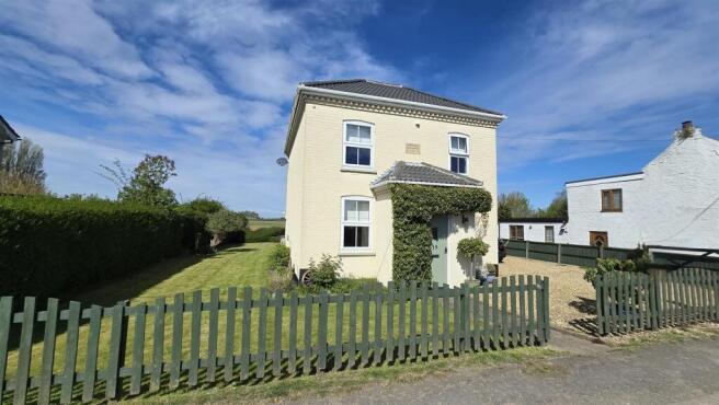 3 bed property, in Main Street, £280,000