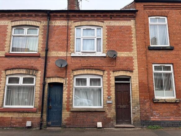 2 bed property, in King Street, £165,000